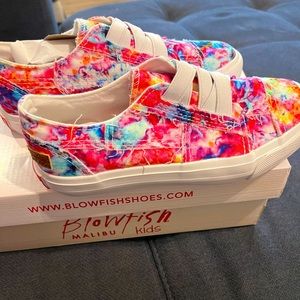 Girls pink tie dye blow fish slip on shoes size 13 brand new